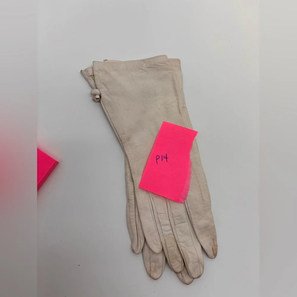 Vintage RICHARD Y TAYLOR White Kid Leather Gloves – 100% Silk Lined Pearl Button